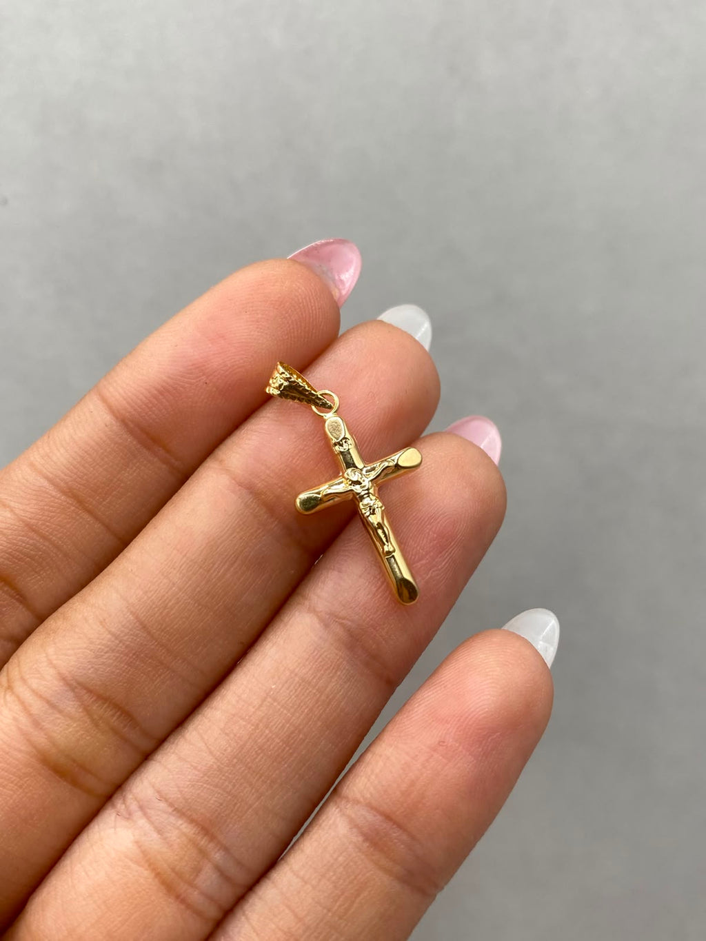 Dije cruz cristo punta tubular Oro amarillo 18k 0,65 Gr / 13 mm / 2,5 Cm
