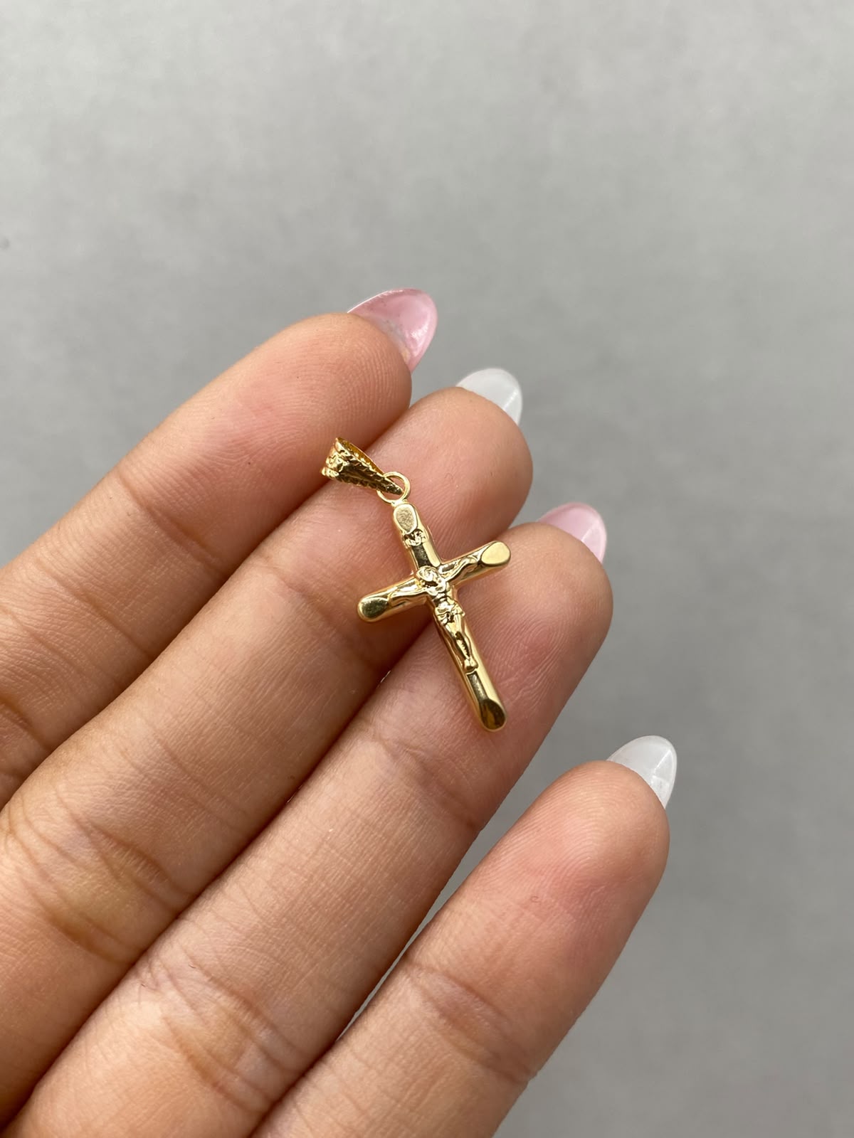 Dije cruz cristo punta tubular Oro amarillo 18k 0,65 Gr / 13 mm / 2,5 Cm