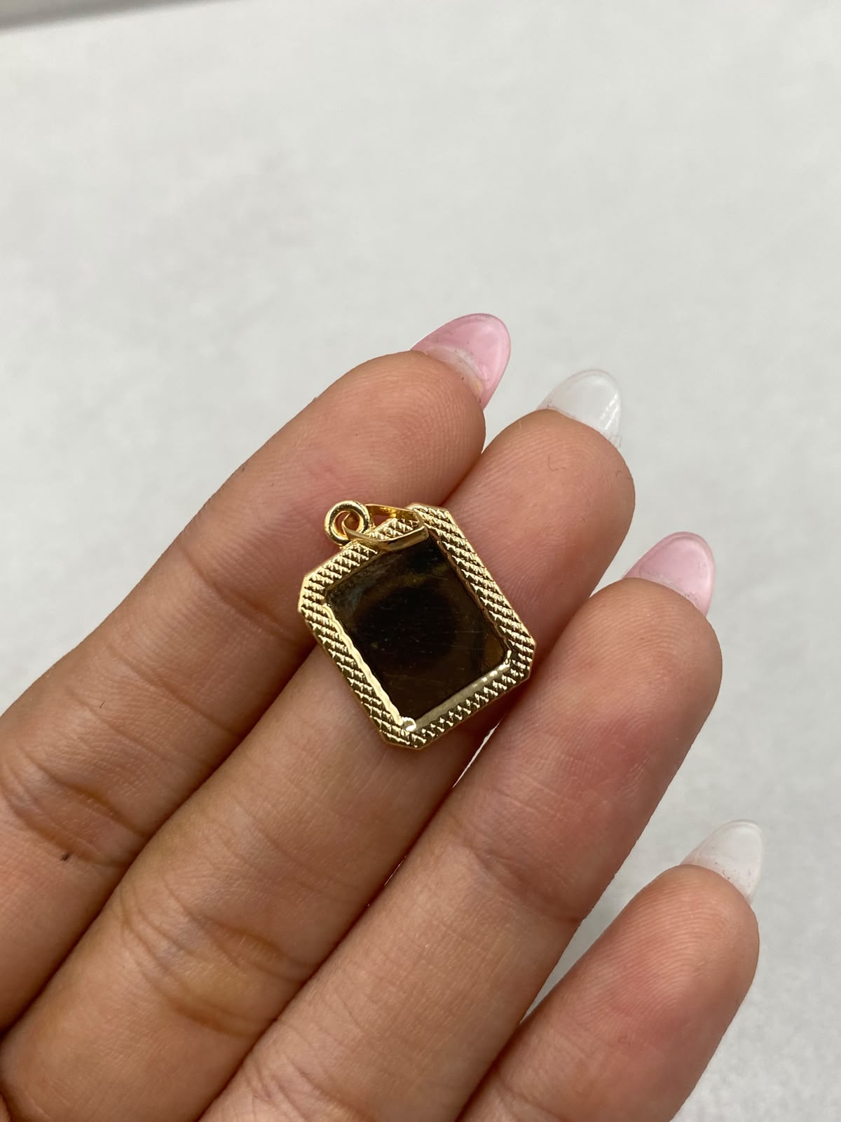 Dije placa borde diamantado Oro amarillo 18k 0,75 Gr / 1,3 mm / 2,3 Cm