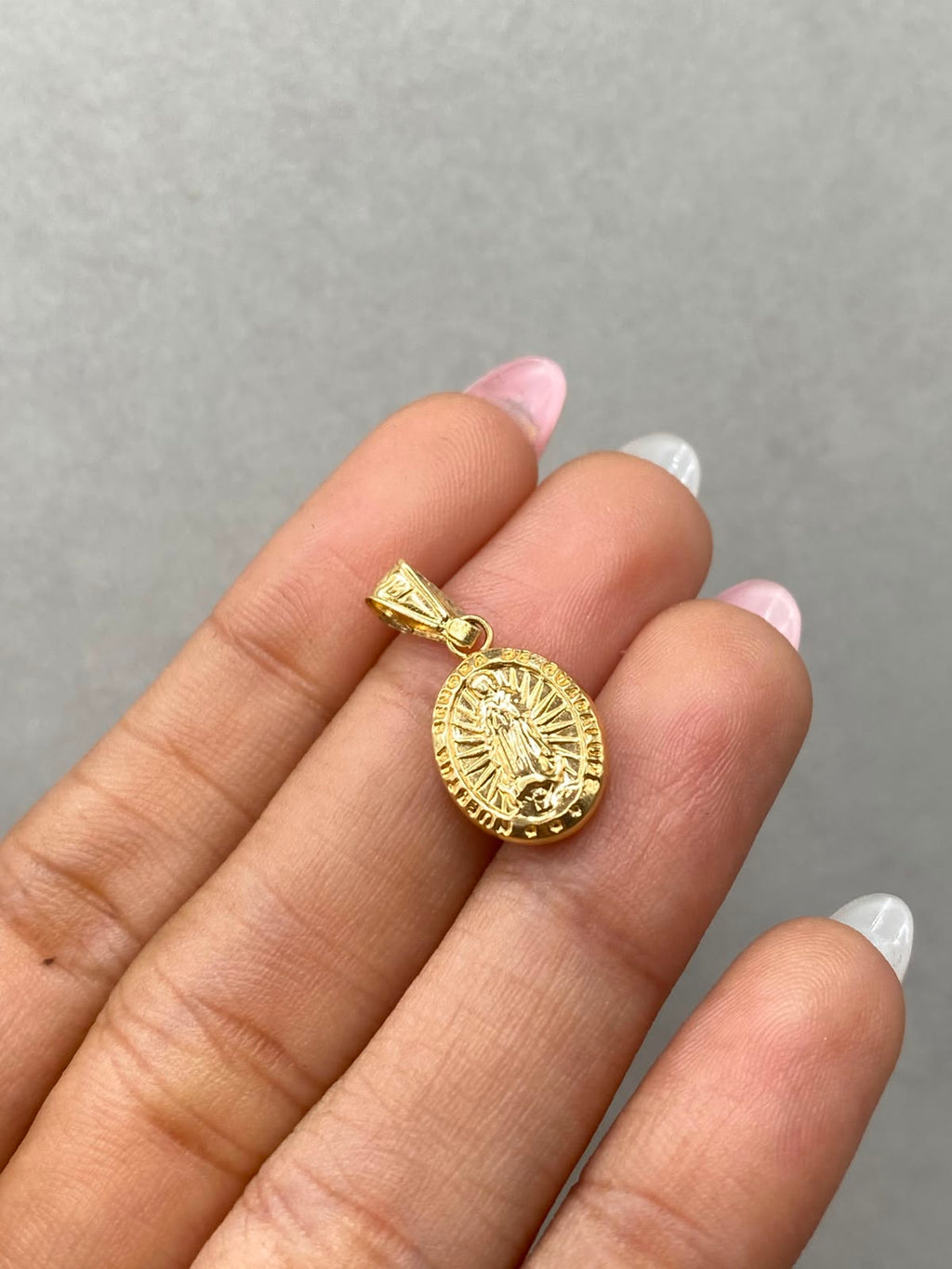 Dije virgen guadalupe troquelado  Oro amarillo 18k 0,80 Gr / 1 mm / 2 Cm