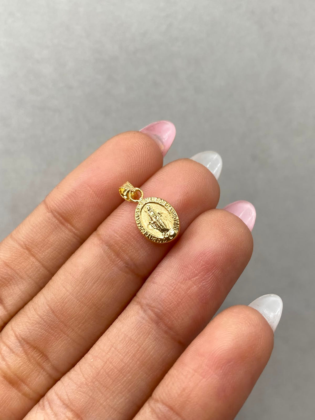 Dije milagrosa ovalada torquelada Oro amarillo 18k 0,39 Gr / 7 mm / 1,5 Cm