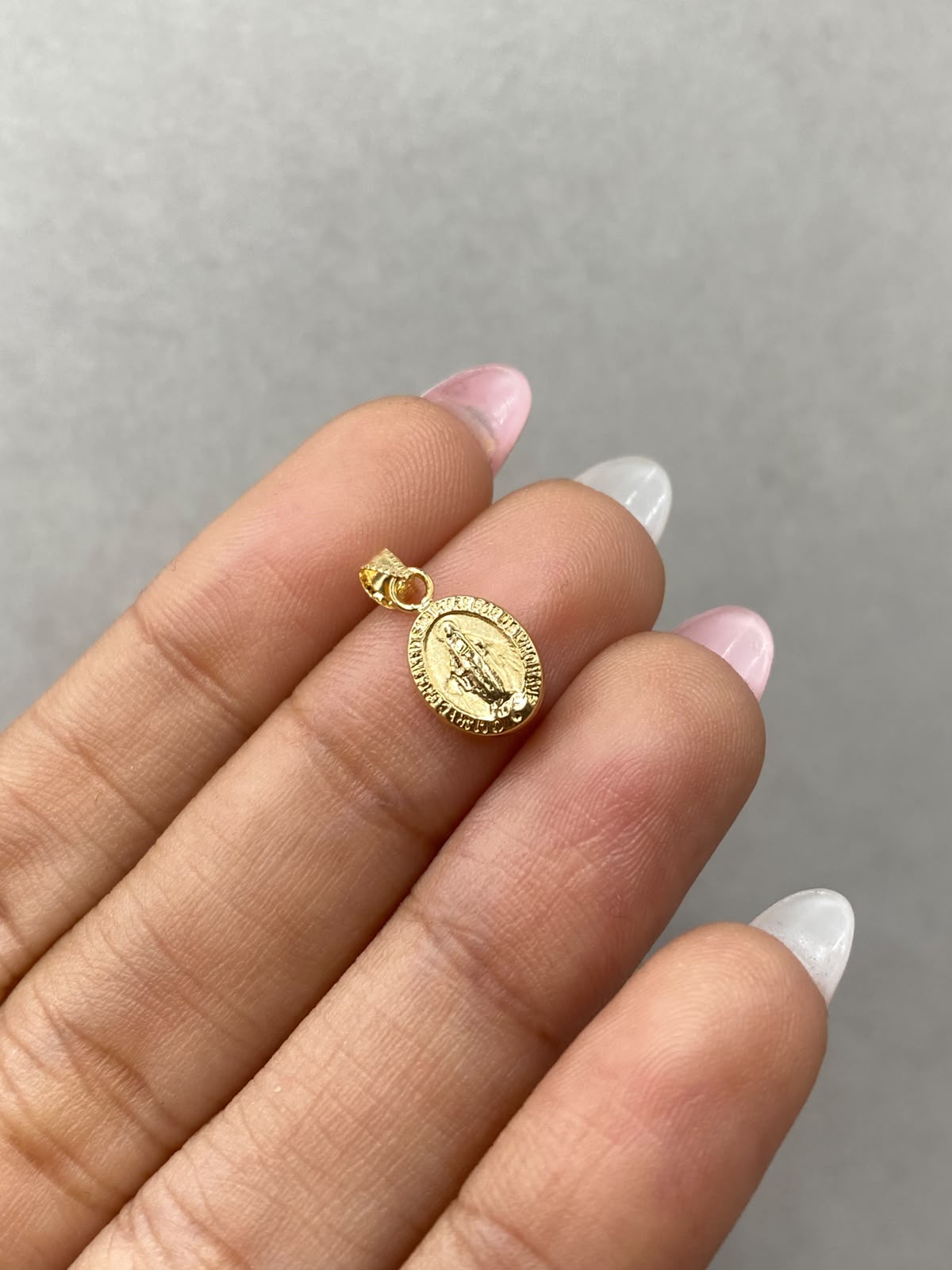 Dije milagrosa ovalada torquelada Oro amarillo 18k 0,39 Gr / 7 mm / 1,5 Cm