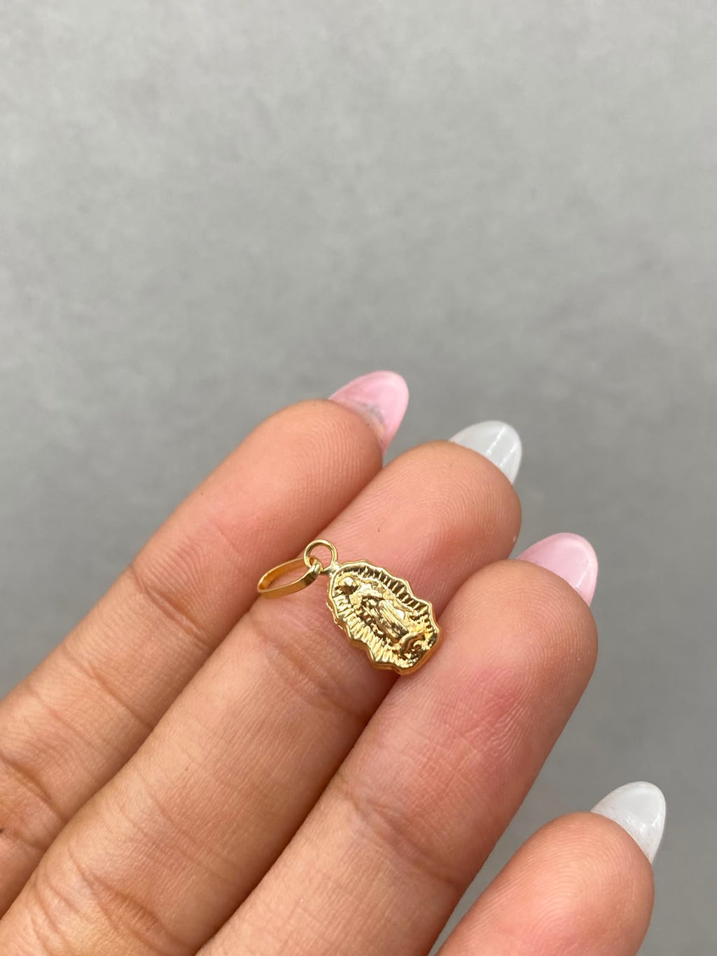 Dije Silueta virgen Guadalupe Oro amarillo 18k 0,37 Gr / 7 mm / 1,8 Cm