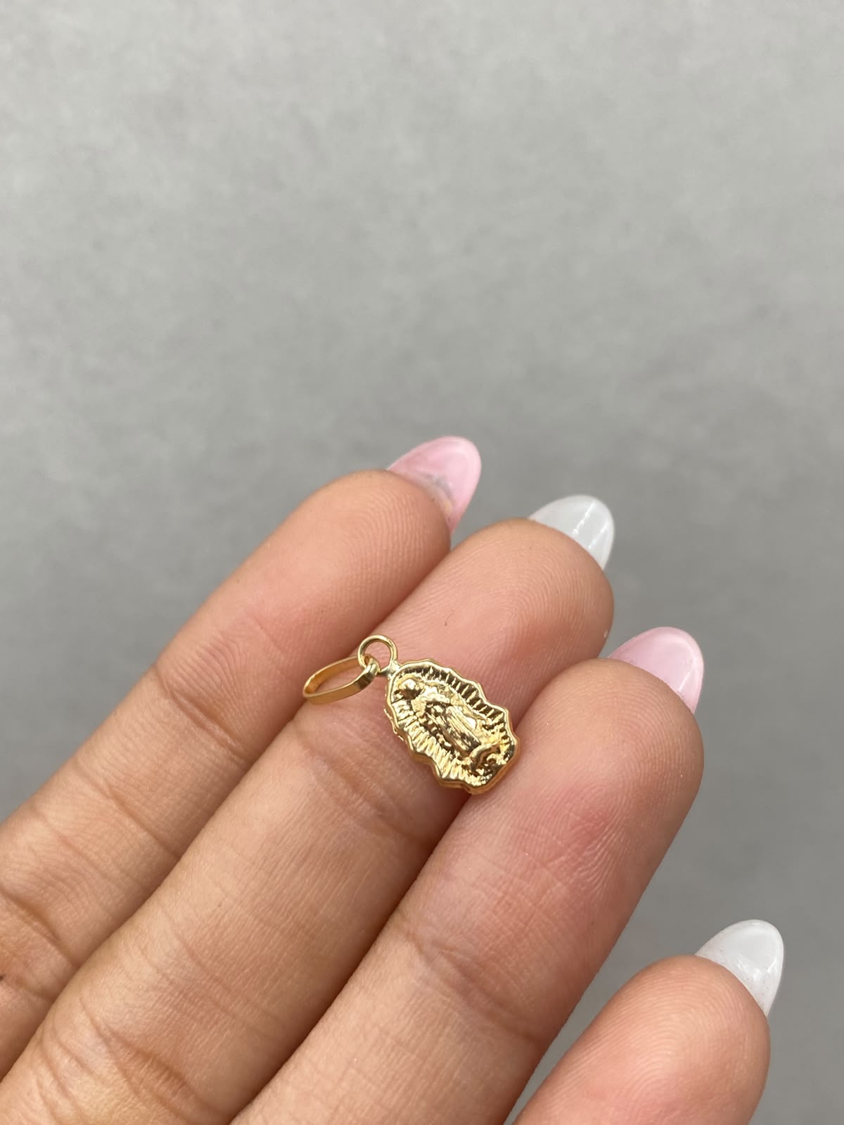 Dije Silueta virgen Guadalupe Oro amarillo 18k 0,37 Gr / 7 mm / 1,8 Cm
