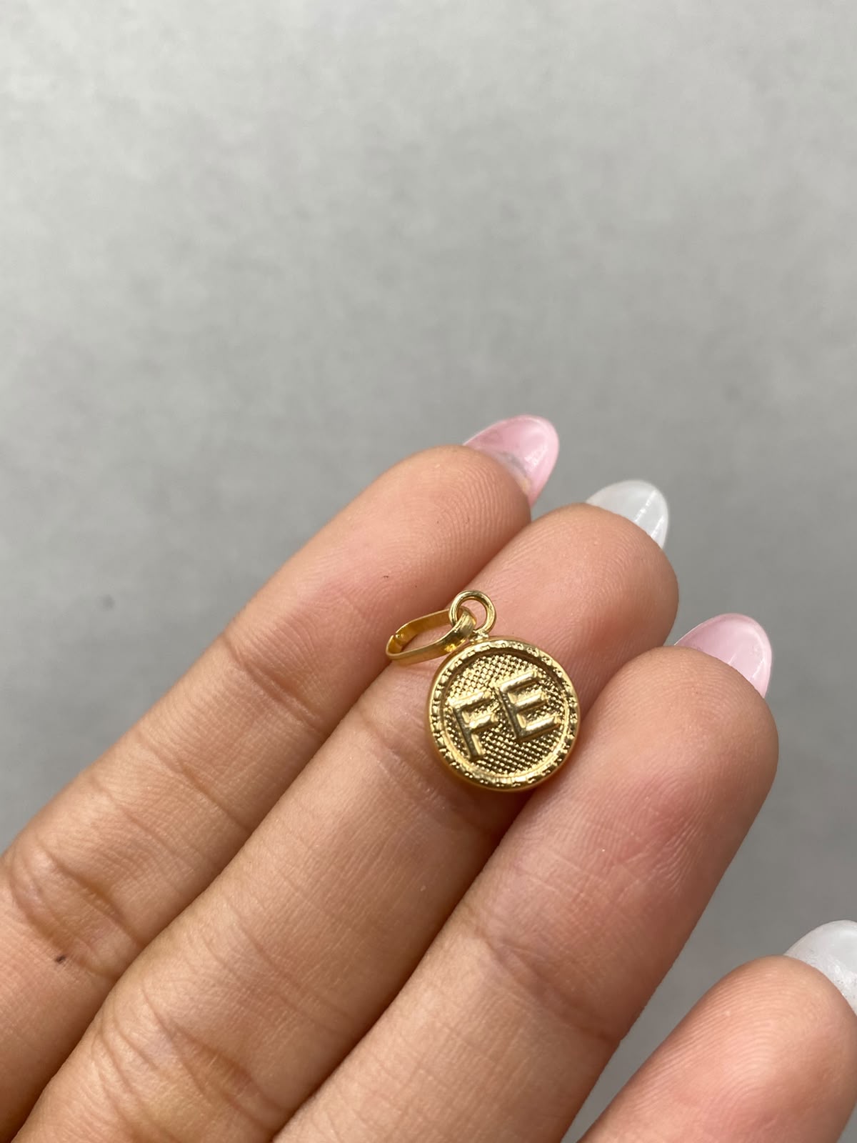 Dije fe Oro amarillo 18k 0,83 Gr / 10 mm / 2 Cm