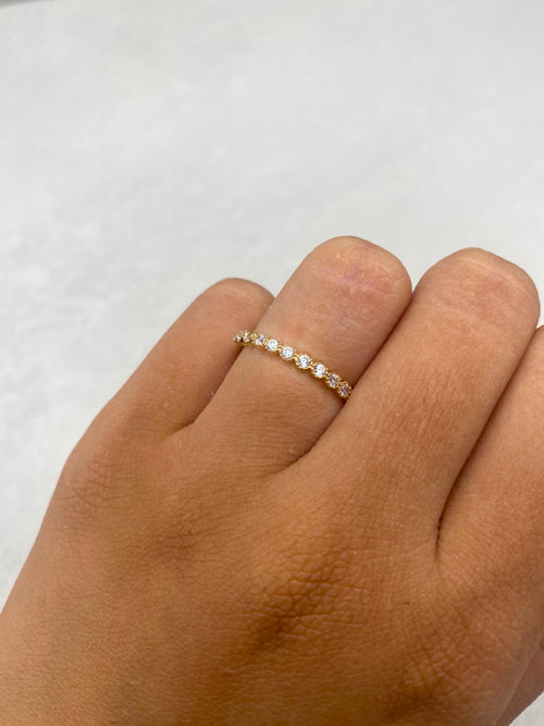 Anillo Churumbela circones blancos Oro amarillo 18k / Talla 6 1/2 / 1,33 Gr / 2 mm